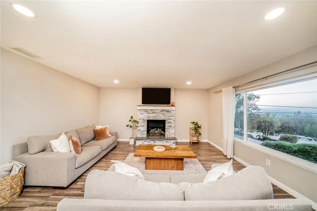 4659 Crestview