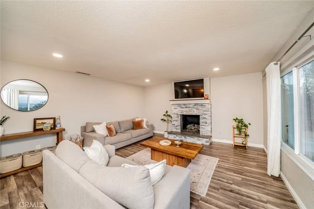 4659 Crestview