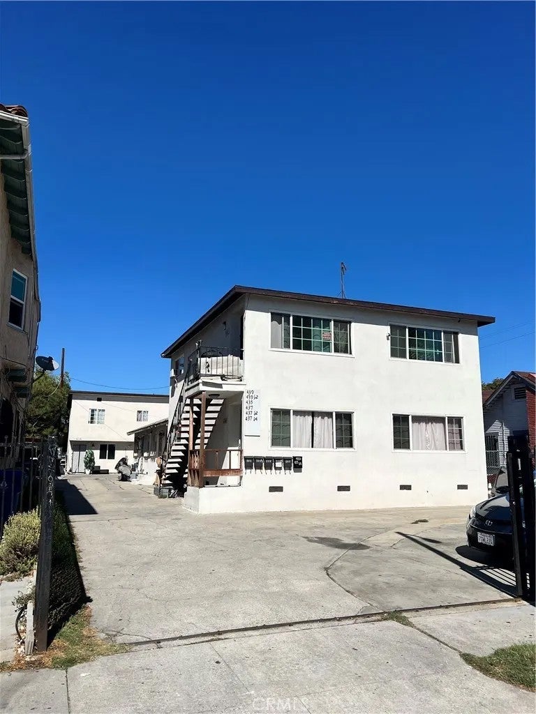 435 W 79th