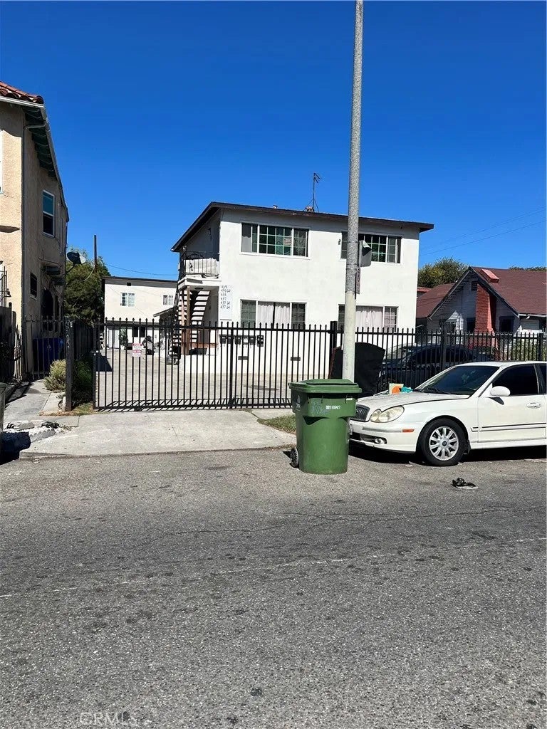 435 W 79th
