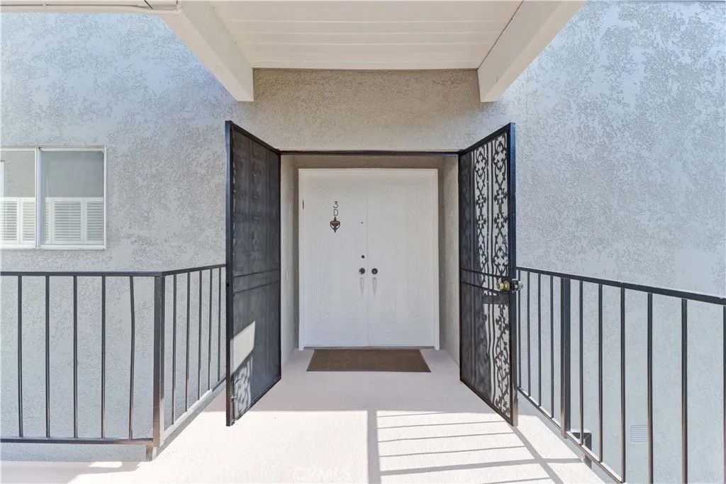 2404 Via Mariposa West 3D
