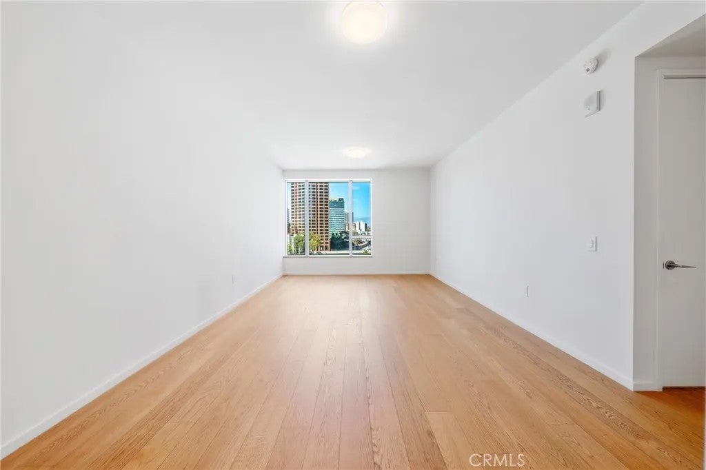 889 Francisco St 1210