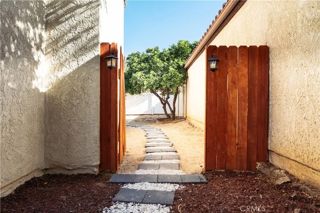 9737 Willow Wood