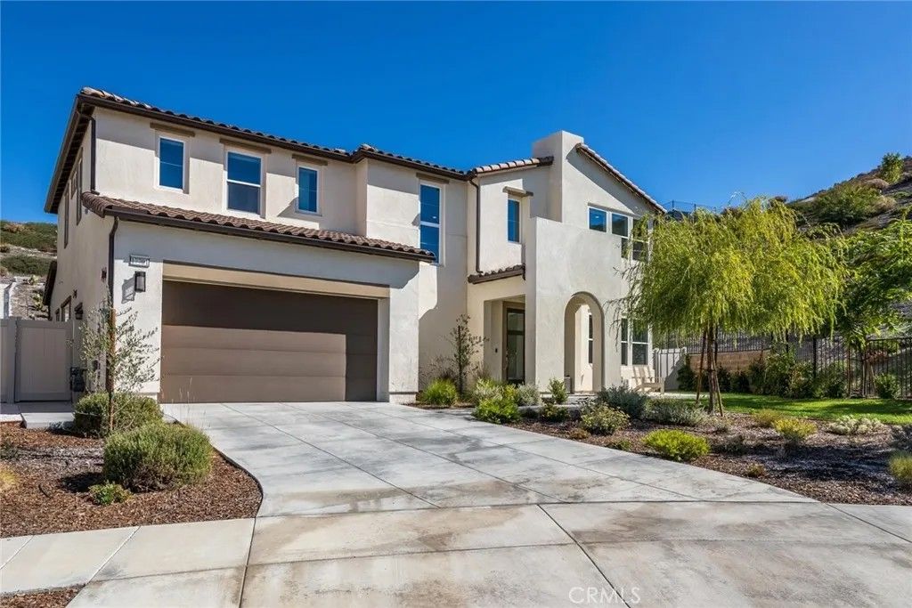Photo of 17701 Ridgeline Court, Saugus, CA 91350 (MLS # SR26088000)