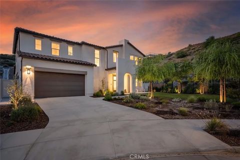 Photo of 17701 Ridgeline Court, Saugus, CA 91350 (MLS # SR26088000)