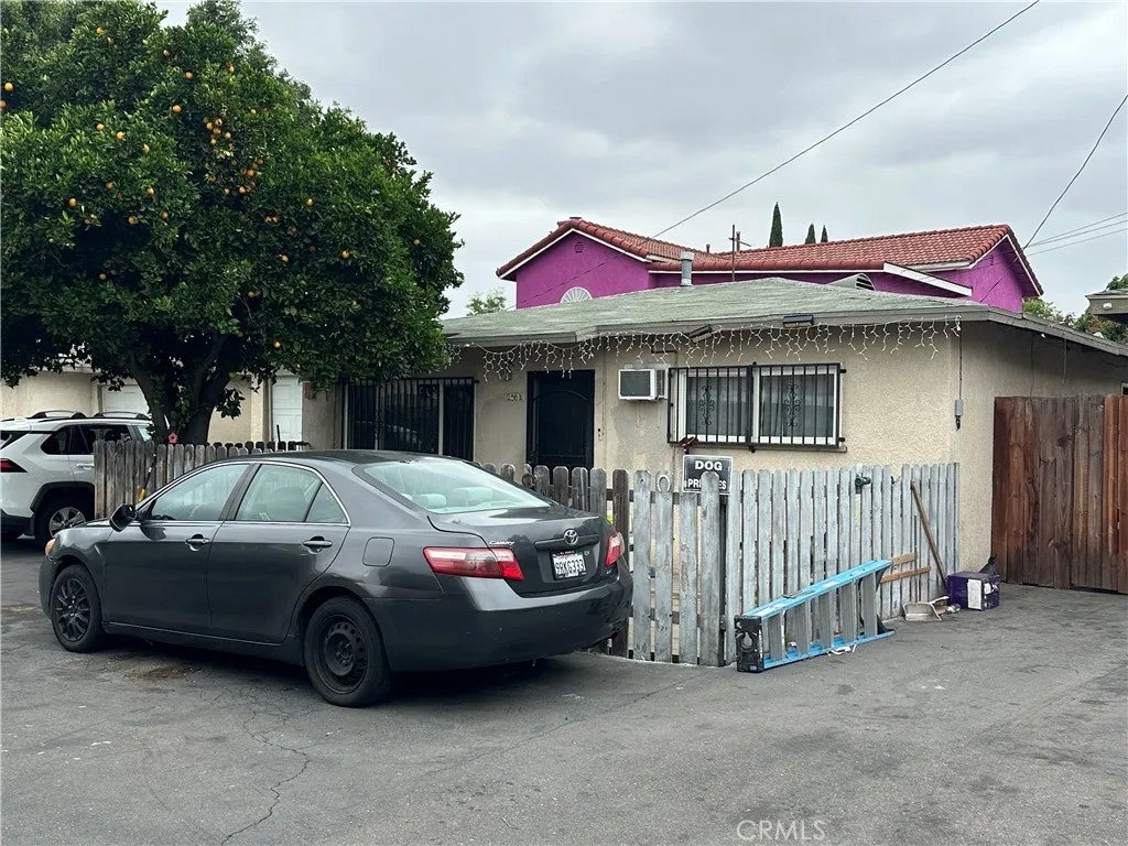 2563 Sastre Ave
