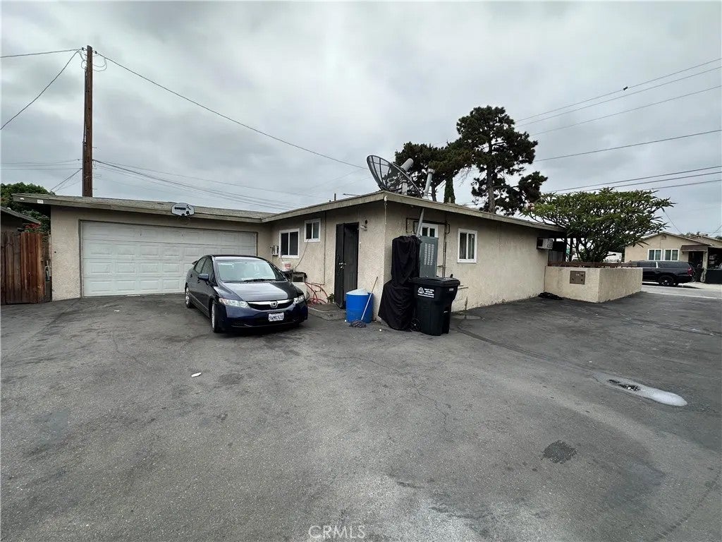 2563 Sastre Ave