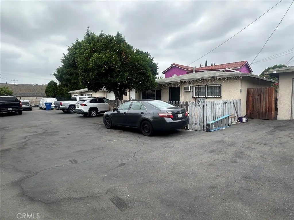 2563 Sastre Ave