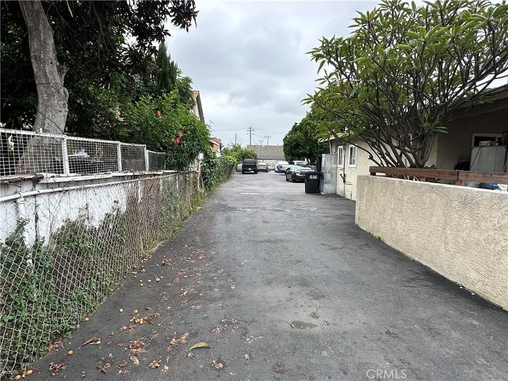 2563 Sastre Ave