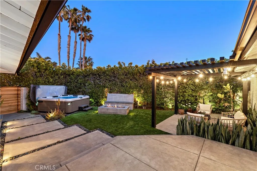 2402 Calle Madiera
