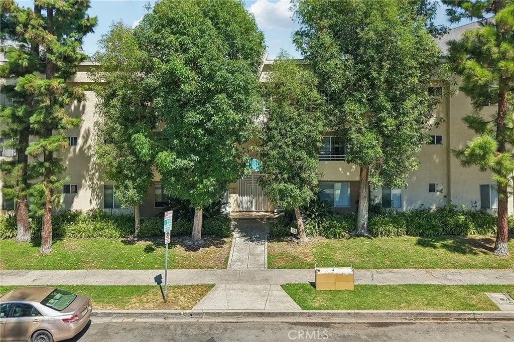 Photo of 4358 Mammoth Avenue #14, Sherman Oaks, CA 91423 (MLS # SR26170074)