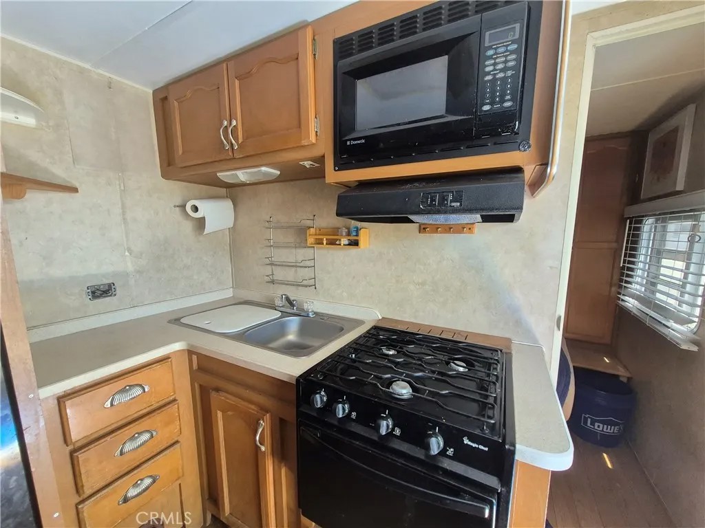 1295 S Cawston