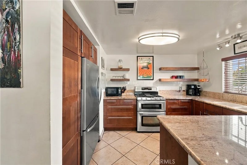 1545 W Jefferson Blvd