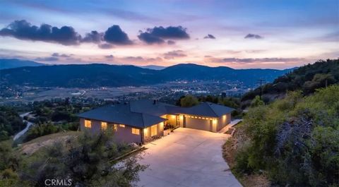 Photo of 25250 Deertrail Dr, Tehachapi, CA 93561 (MLS # OC26082187)