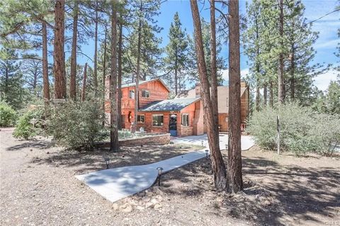 Photo of 190 Spruce Ln, Sugarloaf, CA 92386 (MLS # SW26088702)