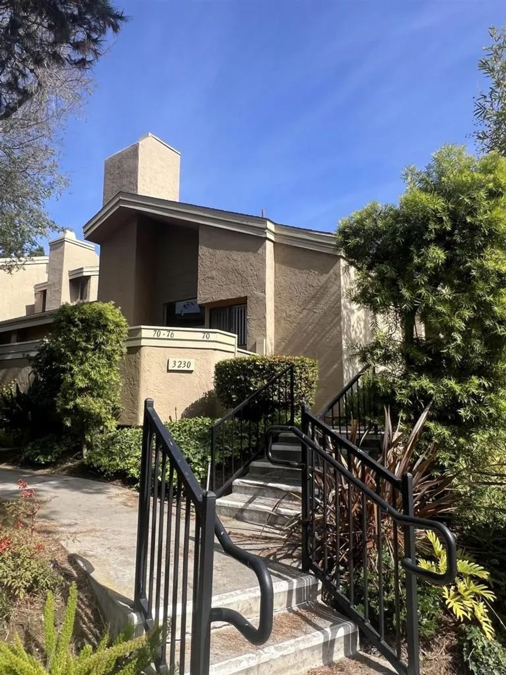 Photo of 3230 Caminito Eastbluff Unit, San Diego, CA 92037 (MLS # NDP2601671)