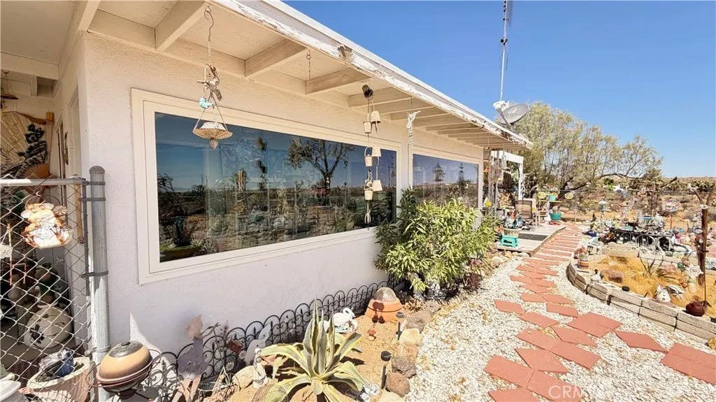 Photo of 4990 Elata Avenue, Yucca Valley, CA 92284 (MLS # JT26185686)