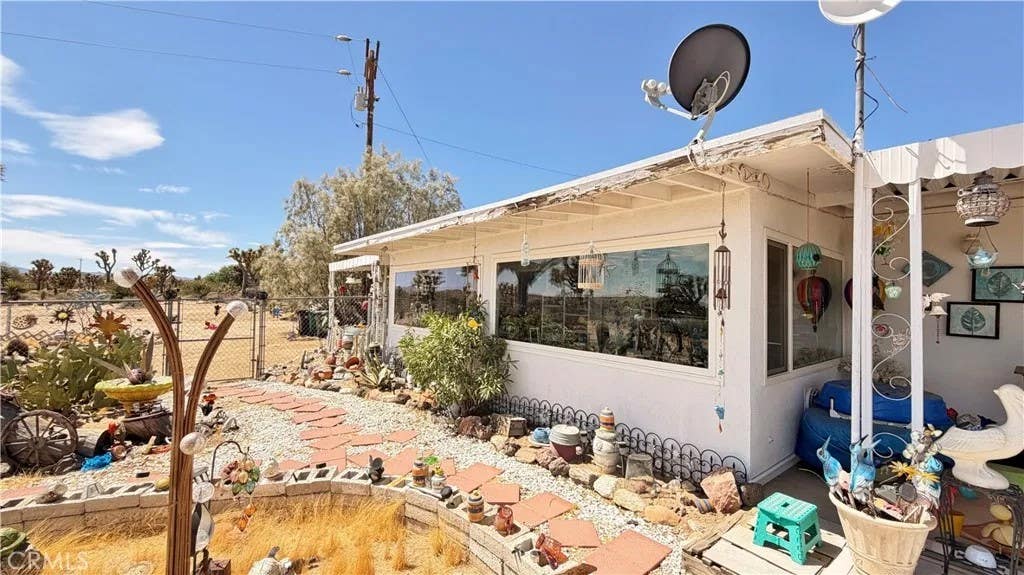 Photo of 4990 Elata Avenue, Yucca Valley, CA 92284 (MLS # JT26185686)