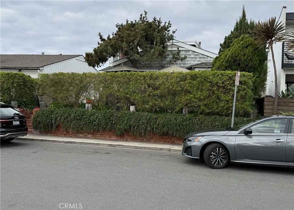 Photo of 266 Grandview St, Laguna Beach, CA 92651 (MLS # OC26071014)