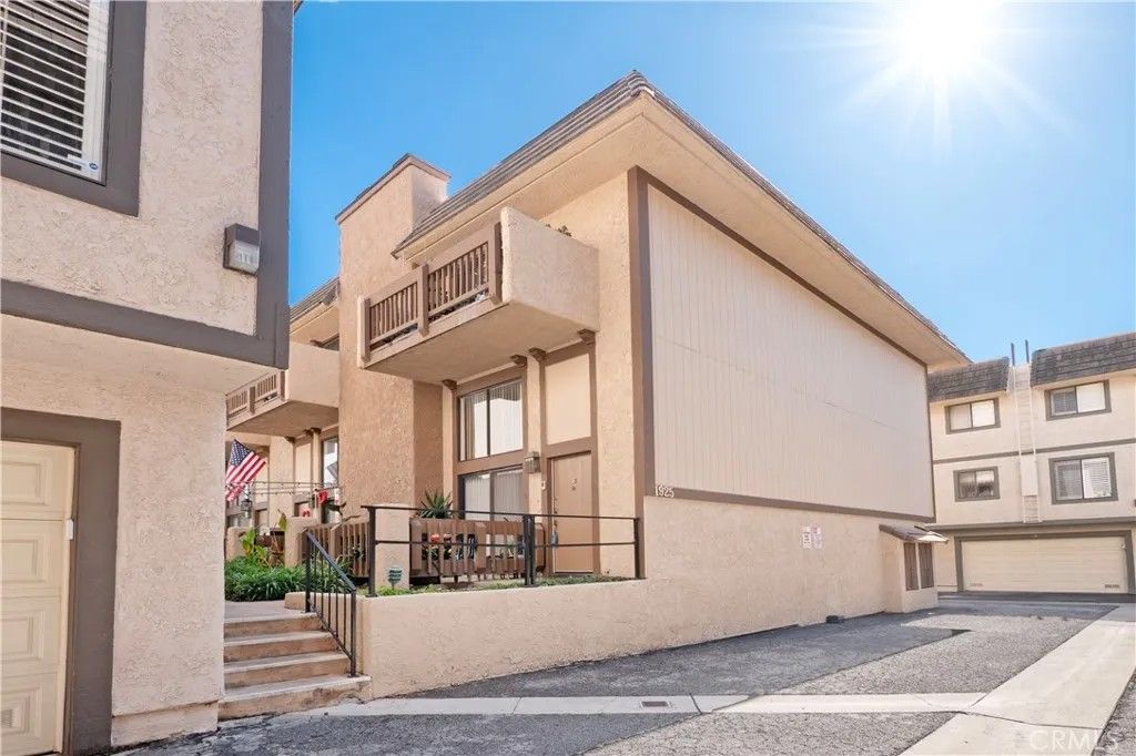 Photo of 1925 E Huntington Drive #E, Duarte, CA 91010 (MLS # CV26033142)