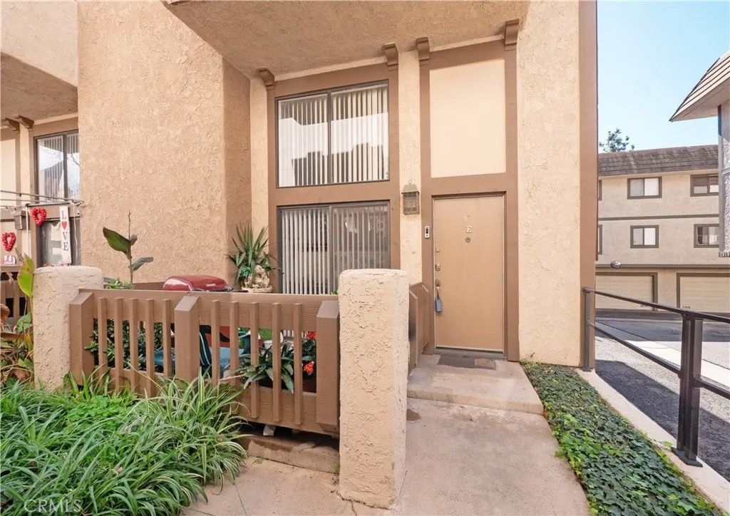 Photo of 1925 E Huntington Drive #E, Duarte, CA 91010 (MLS # CV26033142)