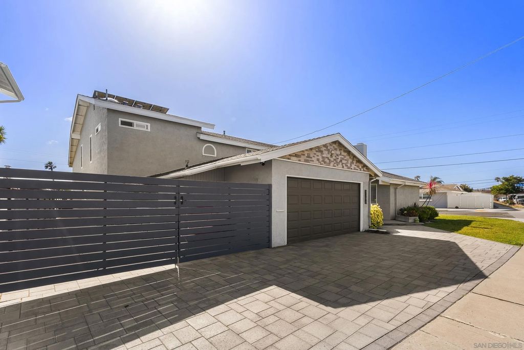 Photo of 4766 Mount Cervin Dr, San Diego, CA 92117 (MLS # 260006049)