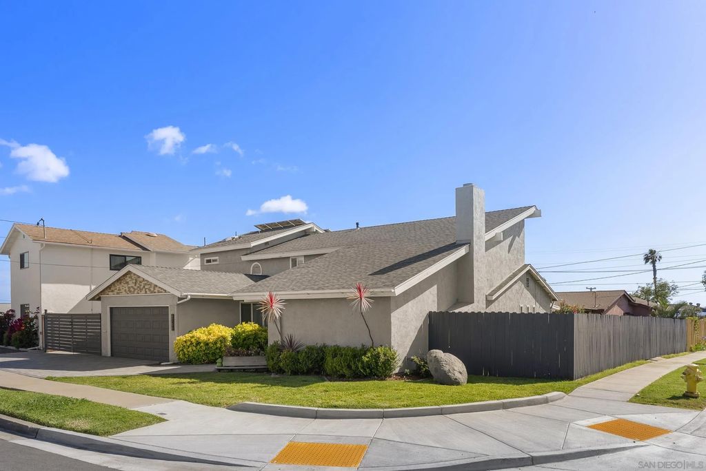 Photo of 4766 Mount Cervin Dr, San Diego, CA 92117 (MLS # 260006049)