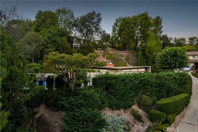 1107 Sandhurst Lane