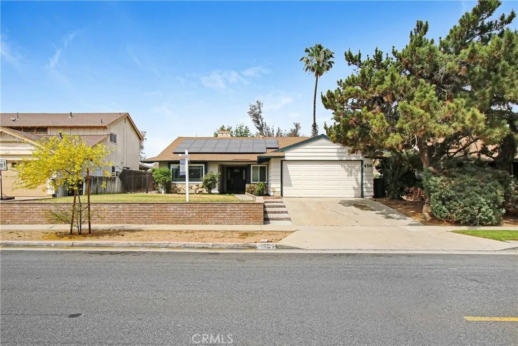 Photo of 458 Termino, Corona, CA 92879 (MLS # CV26035500)