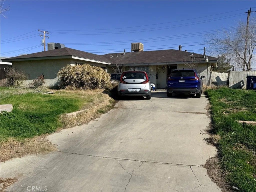 Photo of 45408 Raysack Ave, Lancaster, CA 93535 (MLS # CV26020573)