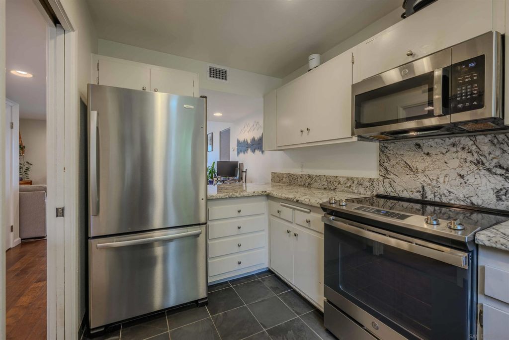 Photo of 4202 Loma Riviera Ln, San Diego, CA 92110 (MLS # 260001804)