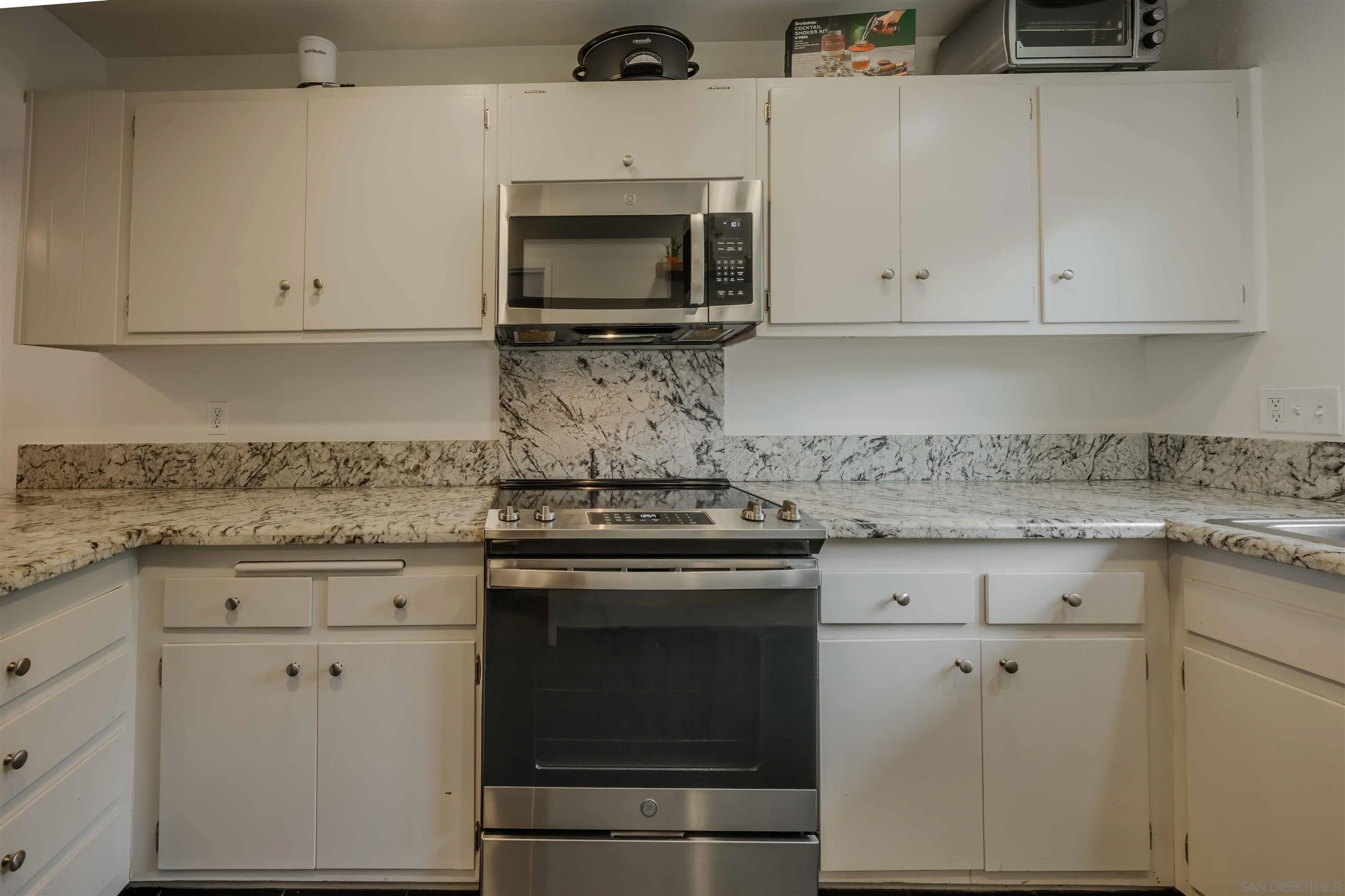 4202 Loma Riviera Ln