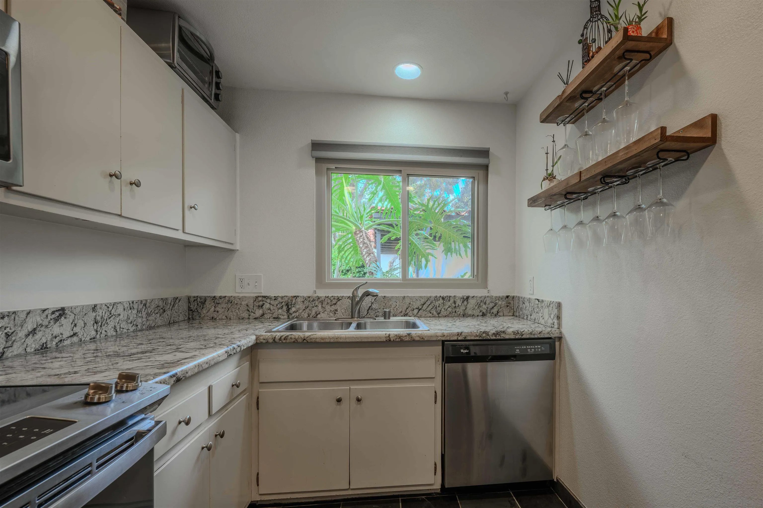 4202 Loma Riviera Ln