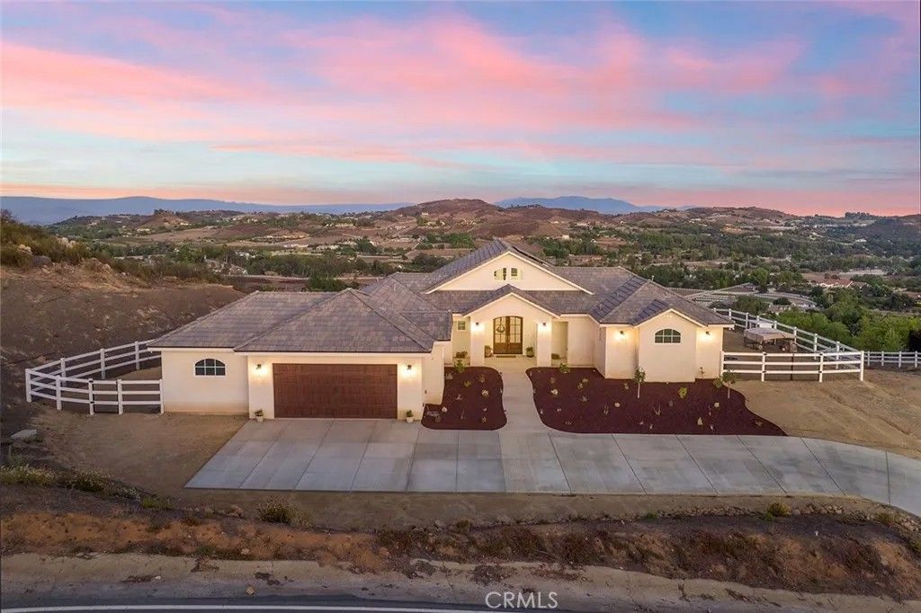 Photo of 38566 Vista Del Bosque, Murrieta, CA 92562 (MLS # SW25201174)