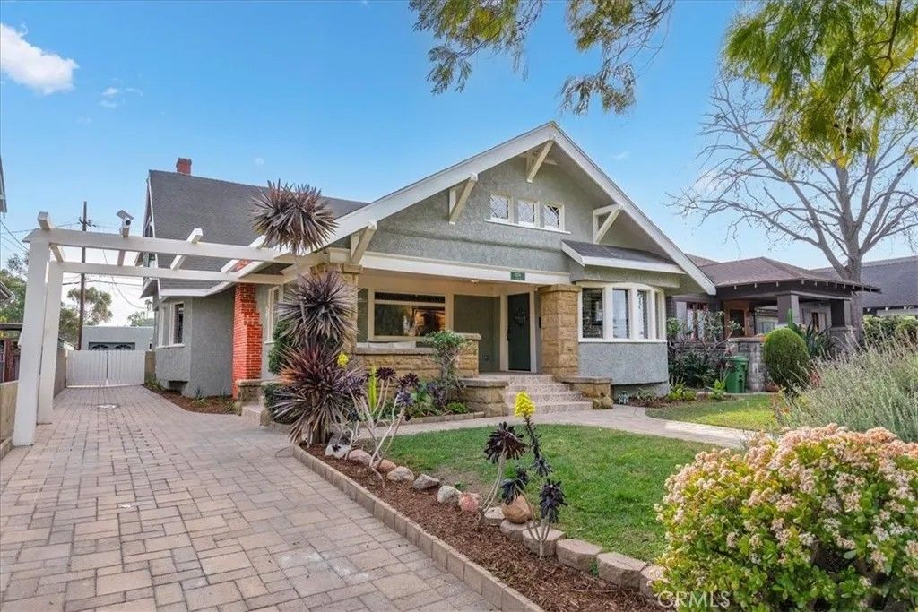 Photo of 2274 W 21st Street, Los Angeles, CA 90018 (MLS # IG26054363)