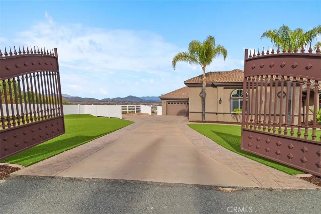 39526 Calle Cabernet
