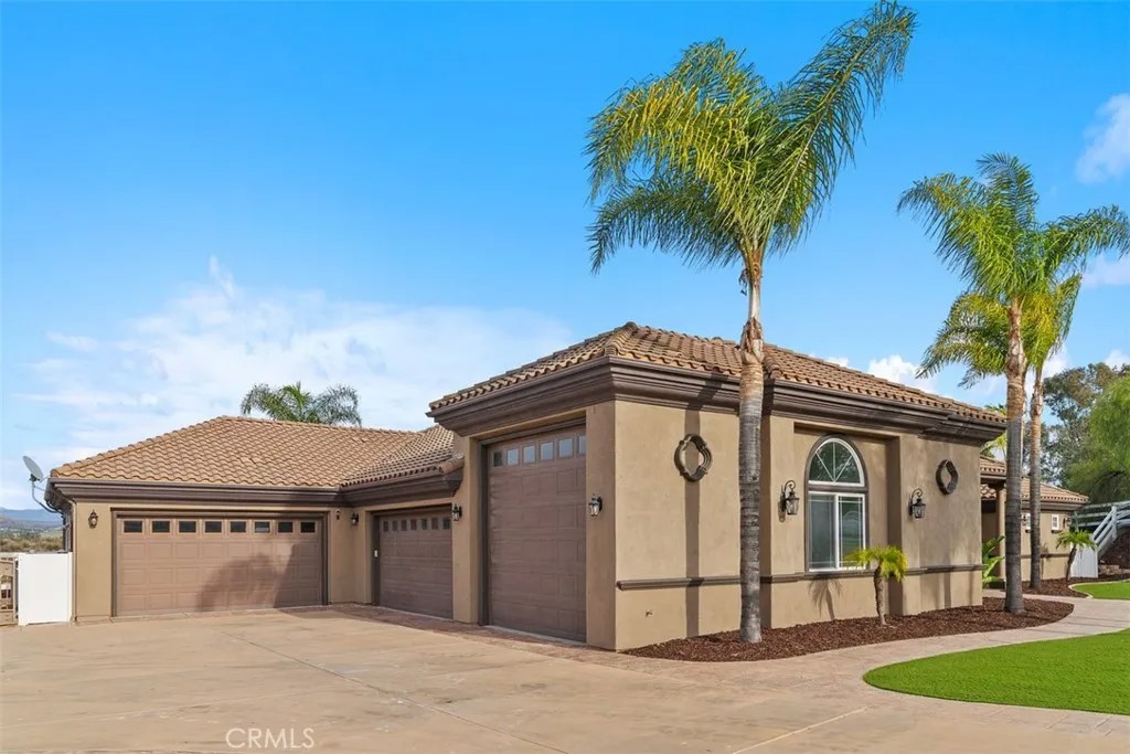 39526 Calle Cabernet