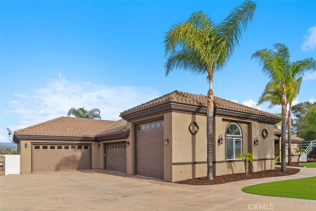 39526 Calle Cabernet