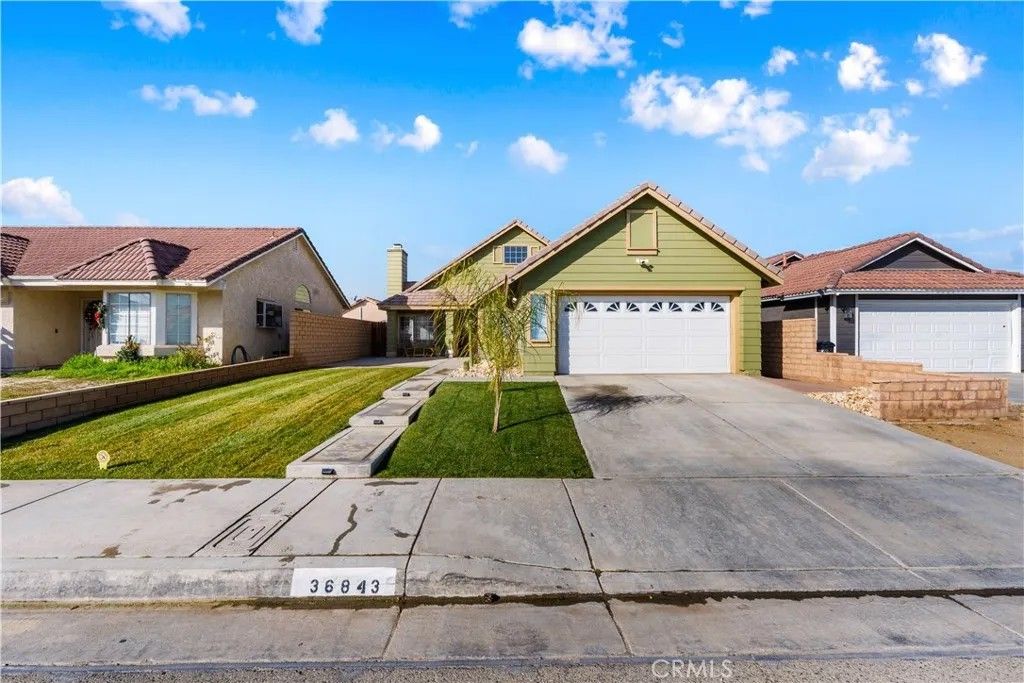 Photo of 36843 Hillcrest Dr, Palmdale, CA 93552 (MLS # SR26025637)