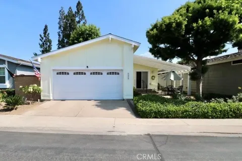 1609 Canyon Lake Unit 137, Santa Ana, CA 92705 - #: OC25169832