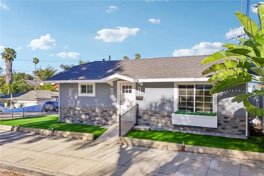 601 El Redondo