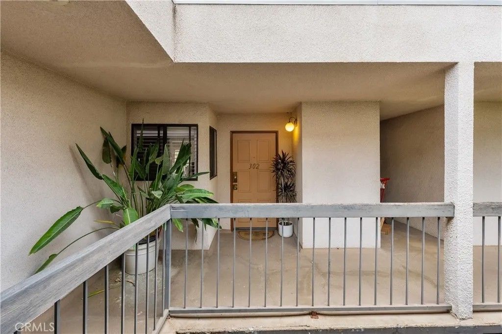 Photo of 1745 Holly Dr #302, Glendale, CA 91206 (MLS # GD26096171)