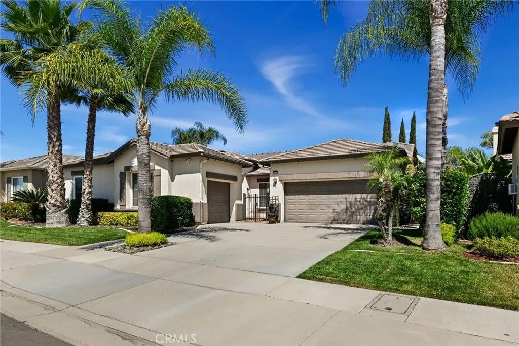 Photo of 26764 Kingwood Rd, Murrieta, CA 92563 (MLS # SW26068697)