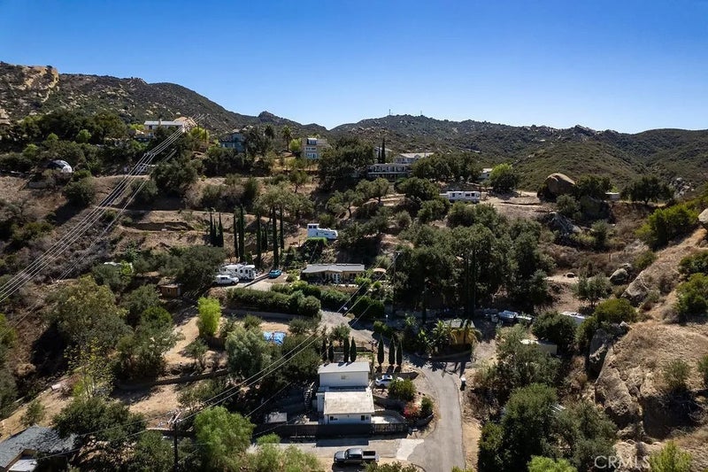 1068 Loma Lane