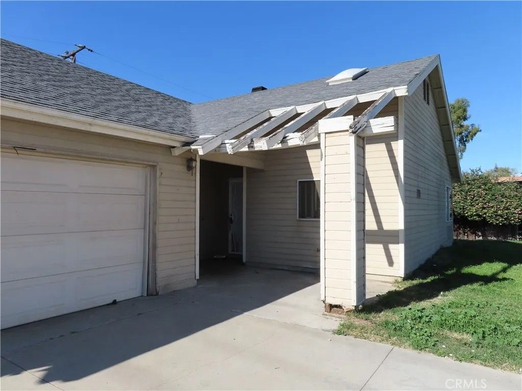 Photo of 418 W Randall Ave, Rialto, CA 92376 (MLS # IV26007258)