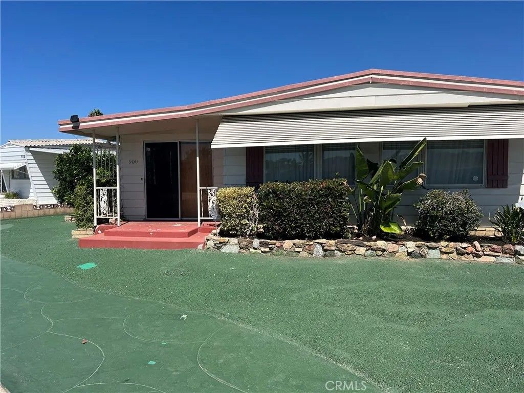 Photo of 900 Johnston Ave, Hemet, CA 92543 (MLS # SW26059317)