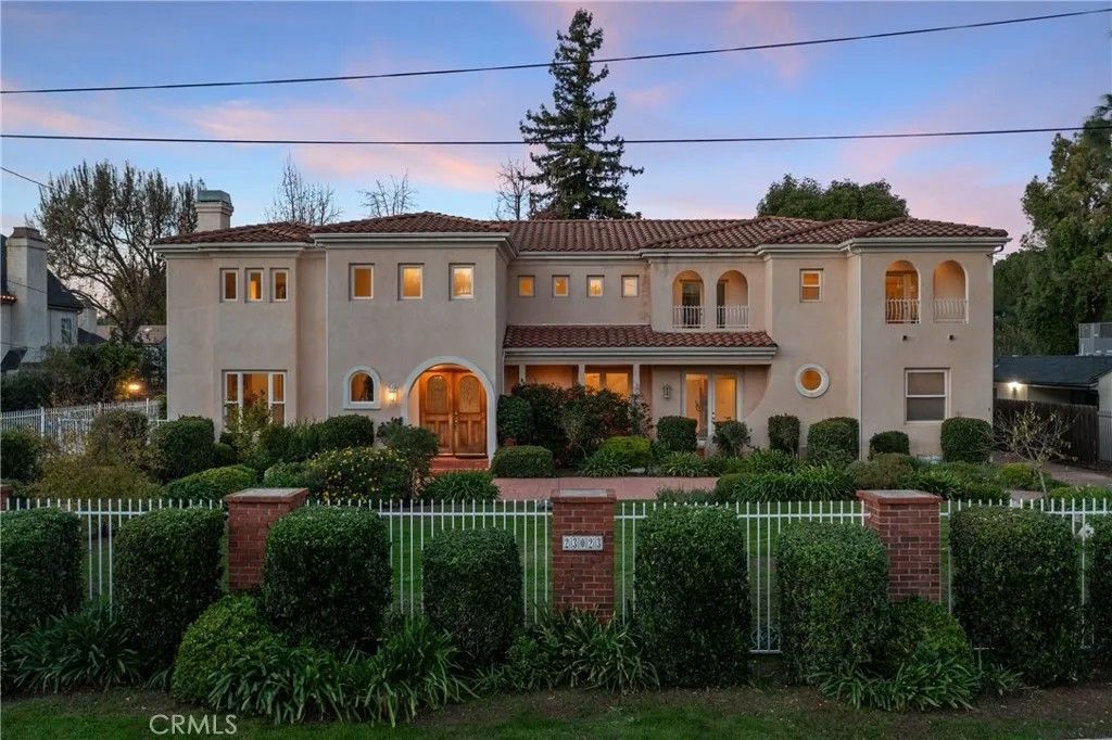 Photo of 23023 Hatteras Street, Woodland Hills, CA 91367 (MLS # SR26008987)