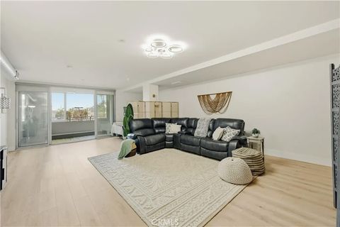 Photo of 433 Pine Ave #201, Long Beach, CA 90802 (MLS # DW26027593)