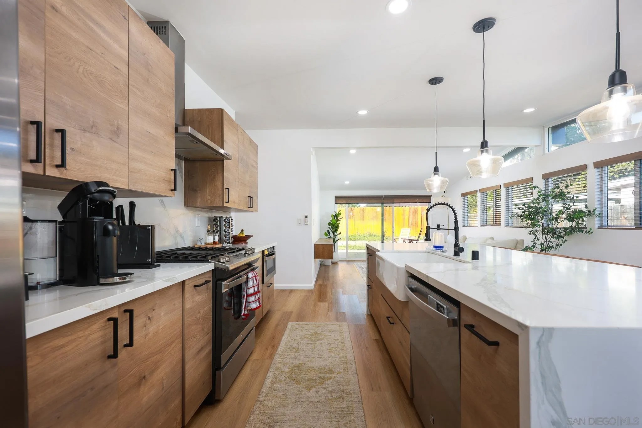 6252 Lake Albano Ave