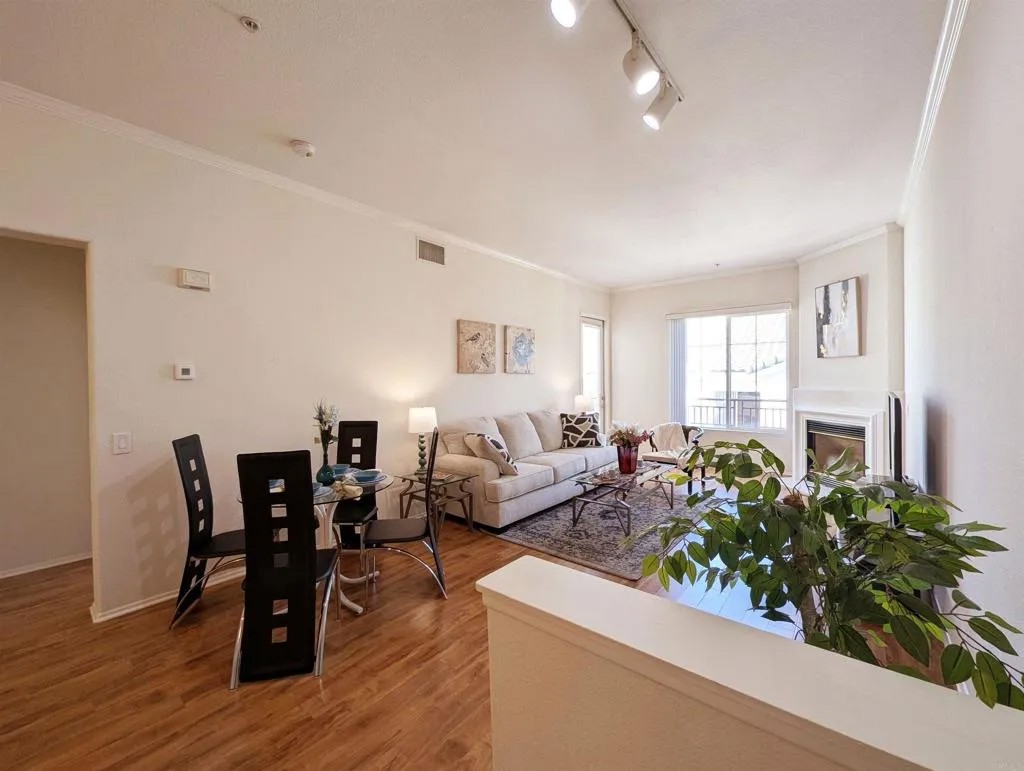 12360 Carmel Country Road 303